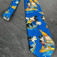 cravatta Disney Topolino che va al mare surf 