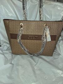 Borsa GUESS Ledger Carryall - Colore Mocha (MCM)