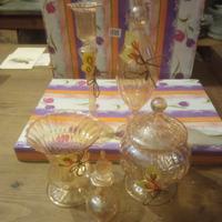 Cinque pezzi in elegante vetro lavorato 