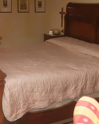 Letto matrimoniale antico