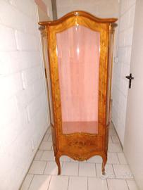 Vetrinetta con vetro bombato e ripiani in vetro