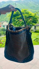 Borsa con borchie