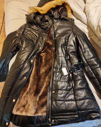 Piumino simil pelle interno in pelliccia