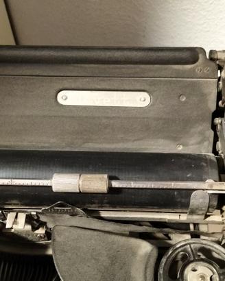 Macchina da  scrivere Olivetti M40/3