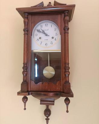 orologio a muro con pendolo