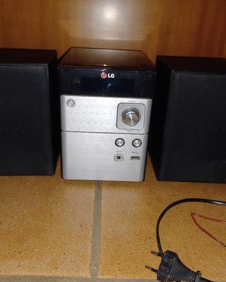 LG Stereo Micro hi-fi system CM1530