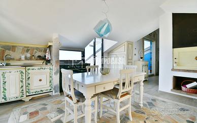 BILOCALE DA SOGNO CON TERRAZZI E VISTA MARE !!