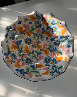 Piatto centrotavola in ceramica dipinto a mano