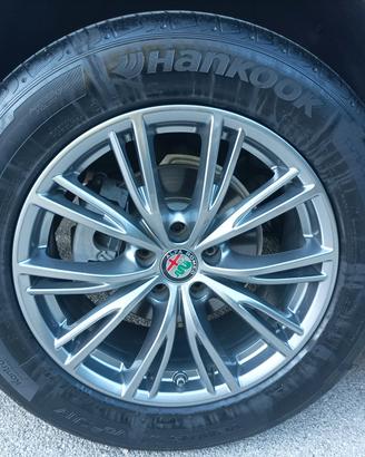 Cerchi e gomme Alfa Romeo Stelvio da 18 