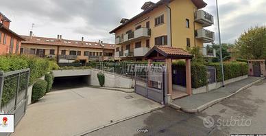TRE LOCALI SU DUE LIVELLI CON ANESSA CANTINA E BOX