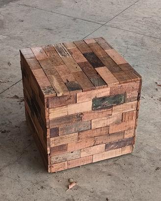 Tavolino a cubo in mosaico di legno 