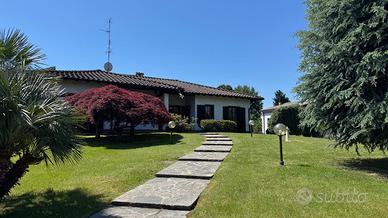 VILLA SINGOLA INDIPENDENTE a CERIANO LAGHETTO (MB)