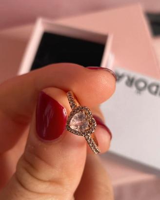 Anello oro rosa con cuore in rilievo