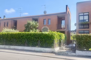 VILLA A SCHIERA A LAZISE