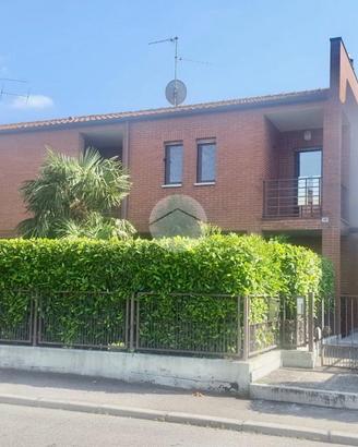 VILLA A SCHIERA A LAZISE