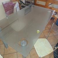 tavolo con sedie 