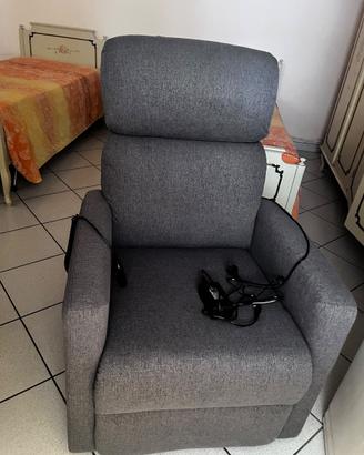 poltrona reclinabile e alza persona 
