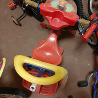 Triciclo bambino con pedali