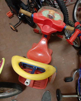 Triciclo bambino con pedali