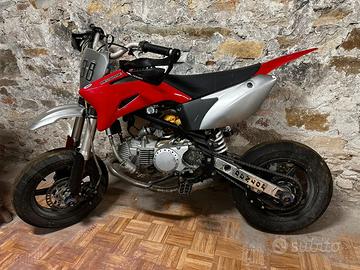 Pitbike da pista con ricambi