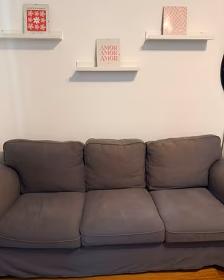 Divano grigio IKEA