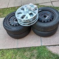 Treno di pneumatici Toyota Yaris