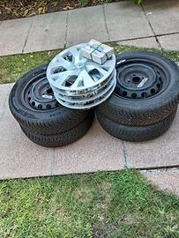 Treno di pneumatici Toyota Yaris