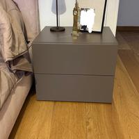 Comodino moderno con due cassetti