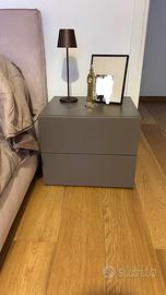 Comodino moderno con due cassetti
