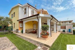 Villetta con cortile privato