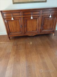 credenza  in noce tre ante con cassetti 