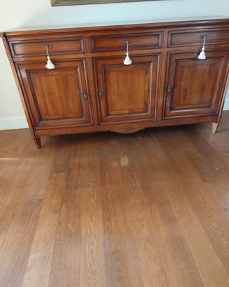 credenza  in noce tre ante con cassetti 