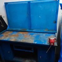 banco da lavoro e utensili