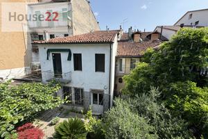 PORZIONE DI PALAZZINA TERRACIELO Mq.400 comoda al