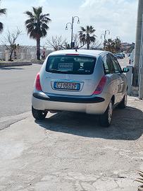 lancia y