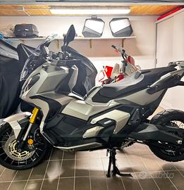 Honda ADV 750 semi-nuovo bauli inclusi