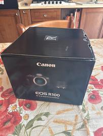 Canon EOS R100 + Obiettivo RF-S 18-45mm IS STM