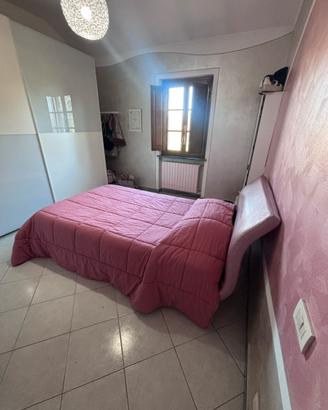 Letto rosa con materasso