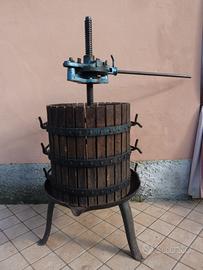 Torchio/strizzo idraulico e pigiatrice uva