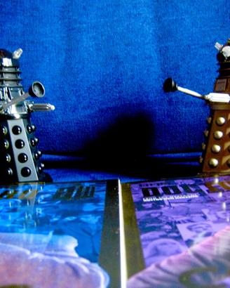 Doctor Who - Dalek dorato/Dalek nero/2 x Riviste