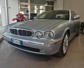 Jaguar XJ 2.7 D V6 cat Executive