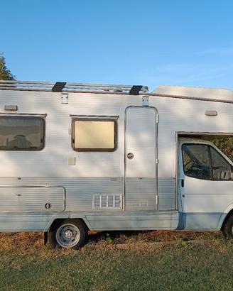 camper Laika , motore Ford aspirato , 6 posti  