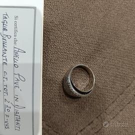 anello pavè in oro bianco