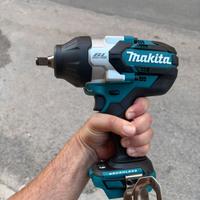 Avvitatore Makita ad impulsi con 2 batterie 18V