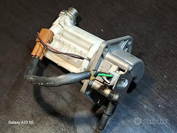 Ktm Duke 690 modello '17, pompa benzina originale