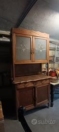 Credenza in legno del secolo scorso
