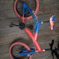 Bimbo vende bicicletta / MTB / bicicletta bambino 