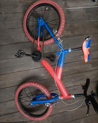 Bimbo vende bicicletta / MTB / bicicletta bambino 