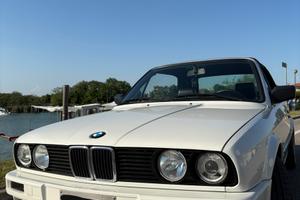 BMW E30 320i cabrio