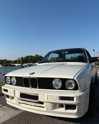 BMW E30 320i cabrio